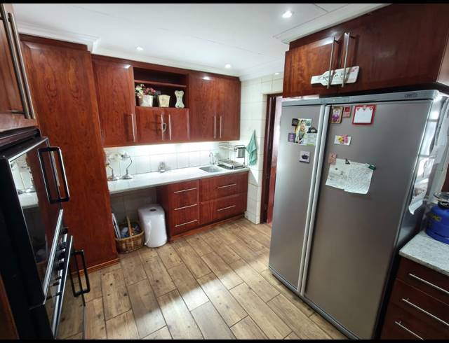 2 BEDROOM TOWNHOUSE FOR SALE IN PROTEA PARK